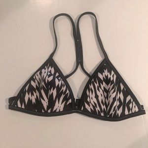 VICTORIA’S SECRET Black White Graphic BIKINI TOP L